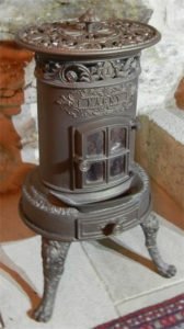 Poêle ancien en fonte FAURE modèle SYLVIA – Art Déco – à restaurer - Ameublement